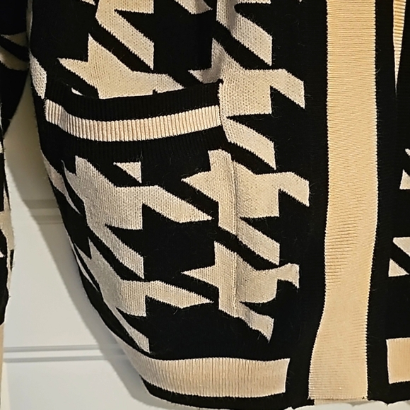 Vici Women's Houndstooth Cardigan Sz medium - Picture 3 of 6